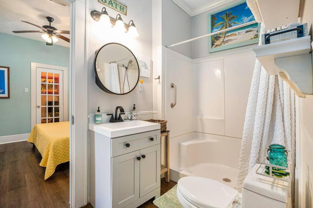 Beachy Bungalow! 2Bd, King Bed Galveston Exterior foto